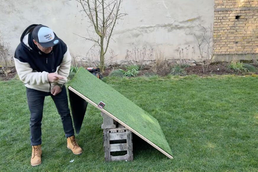 Worx Landroid Vision Cloud 4WD Mähroboter mit Allradantrieb auf einem der Testrampe mit 40 Grad / 80% im Testgarten